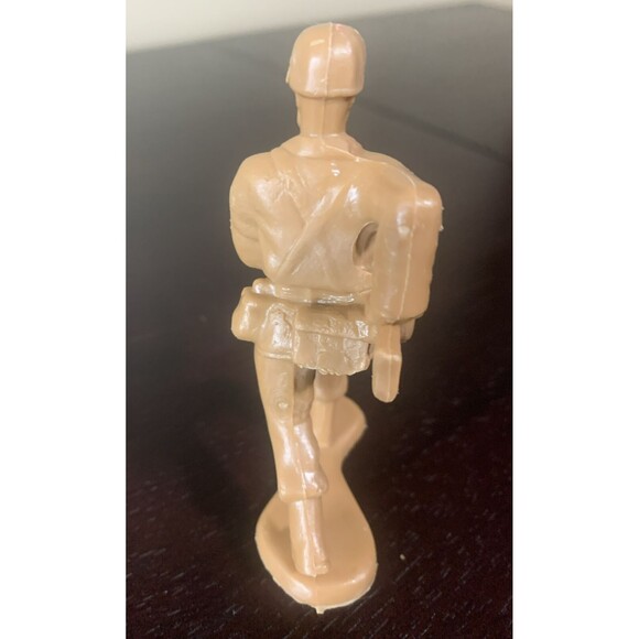 2 Greenbrier International Plastic Brown Army Men Lot 4" Tall - Picture 5 of 6